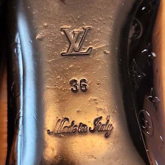 Authentic Louis Vuitton Claudia Black Vernis Patent Gold Chain Monogram Flats 36 - Picture 6 of 9